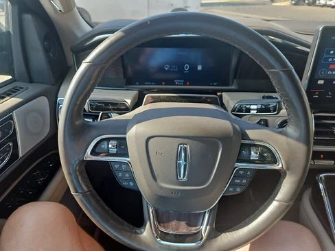 Used 2023 Lincoln Navigator Reserve AWD/4WD image 16