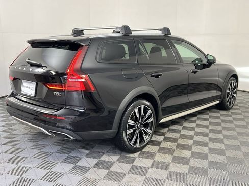 Used 2021 Volvo V60 T5 Cross Country image 10