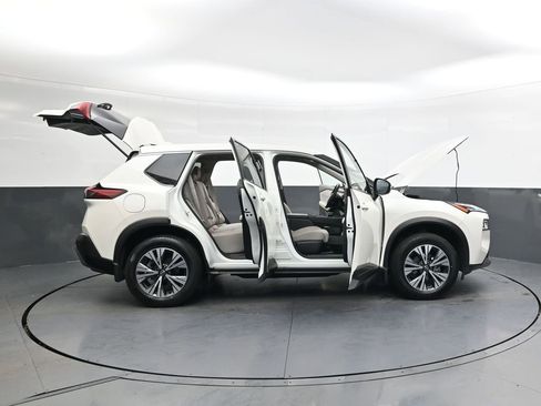 Used 2023 Nissan Rogue SV image 44