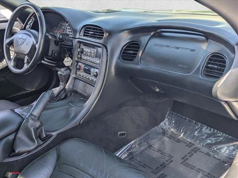 Used 2004 Chevrolet Corvette Coupe w/ Roof Package image 18