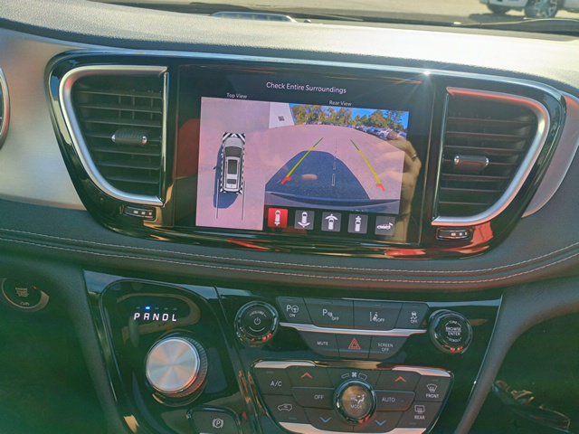 Used 2021 Chrysler Pacifica Limited w/ Uconnect Theater Family Group FWD image 30