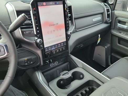 New 2026 RAM 2500 Laramie AWD/4WD image 12