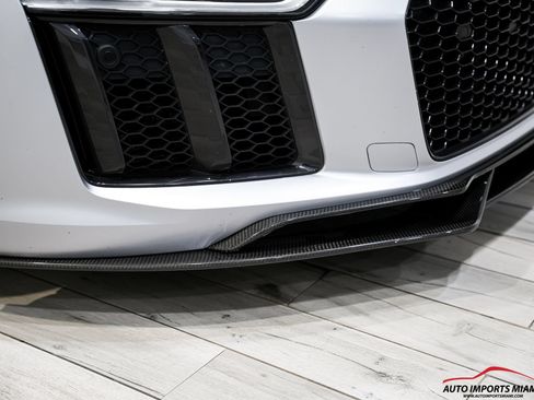 Used 2018 Audi R8 V10 w/ Carbon Exterior Package AWD/4WD image 38