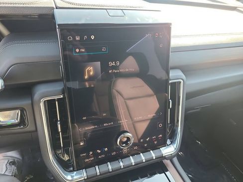 Used 2025 GMC Yukon XL Denali AWD/4WD image 28