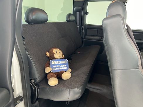 Used 2000 Chevrolet Silverado 2500 W/T w/ Firm Ride Suspension Pkg image 21