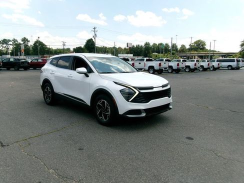 Used 2025 Kia Sportage LX FWD image 4