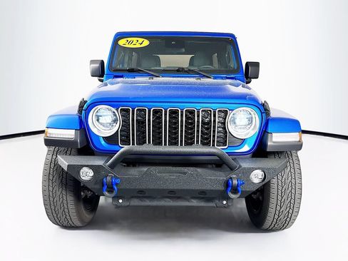 Used 2024 Jeep Wrangler Unlimited Sahara AWD/4WD image 2