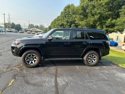 Used 2023 Toyota 4Runner TRD Off-Road Premium w/ Moonroof Package AWD/4WD image 4
