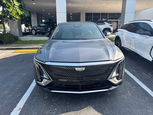 Used 2023 Cadillac Lyriq 2WD image 3