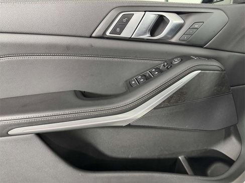 Used 2022 BMW X5 xDrive40i w/ M Sport Package image 17