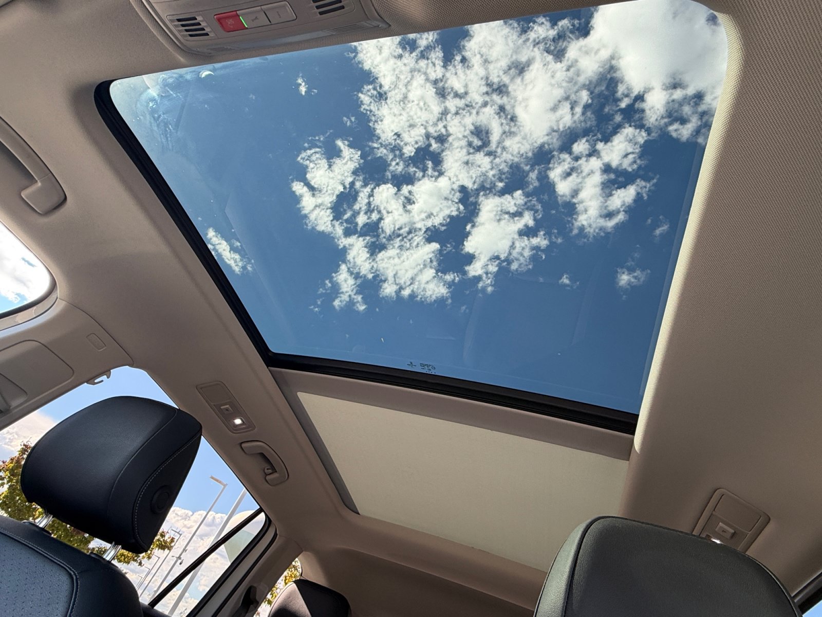 Used 2020 Volkswagen Tiguan SE w/ Panoramic Sunroof Package AWD/4WD image 27