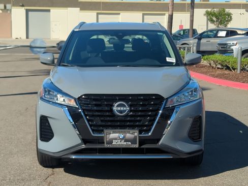 Used 2024 Nissan Kicks SV image 3