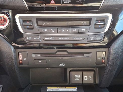 Used 2019 Honda Pilot Touring image 16
