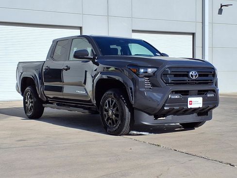 Used 2025 Toyota Tacoma SR5 w/ SR5 Upgrade Package image 3