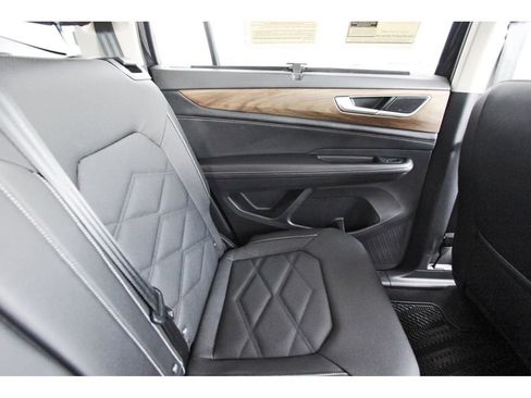 Used 2024 Volkswagen Atlas SE FWD image 11