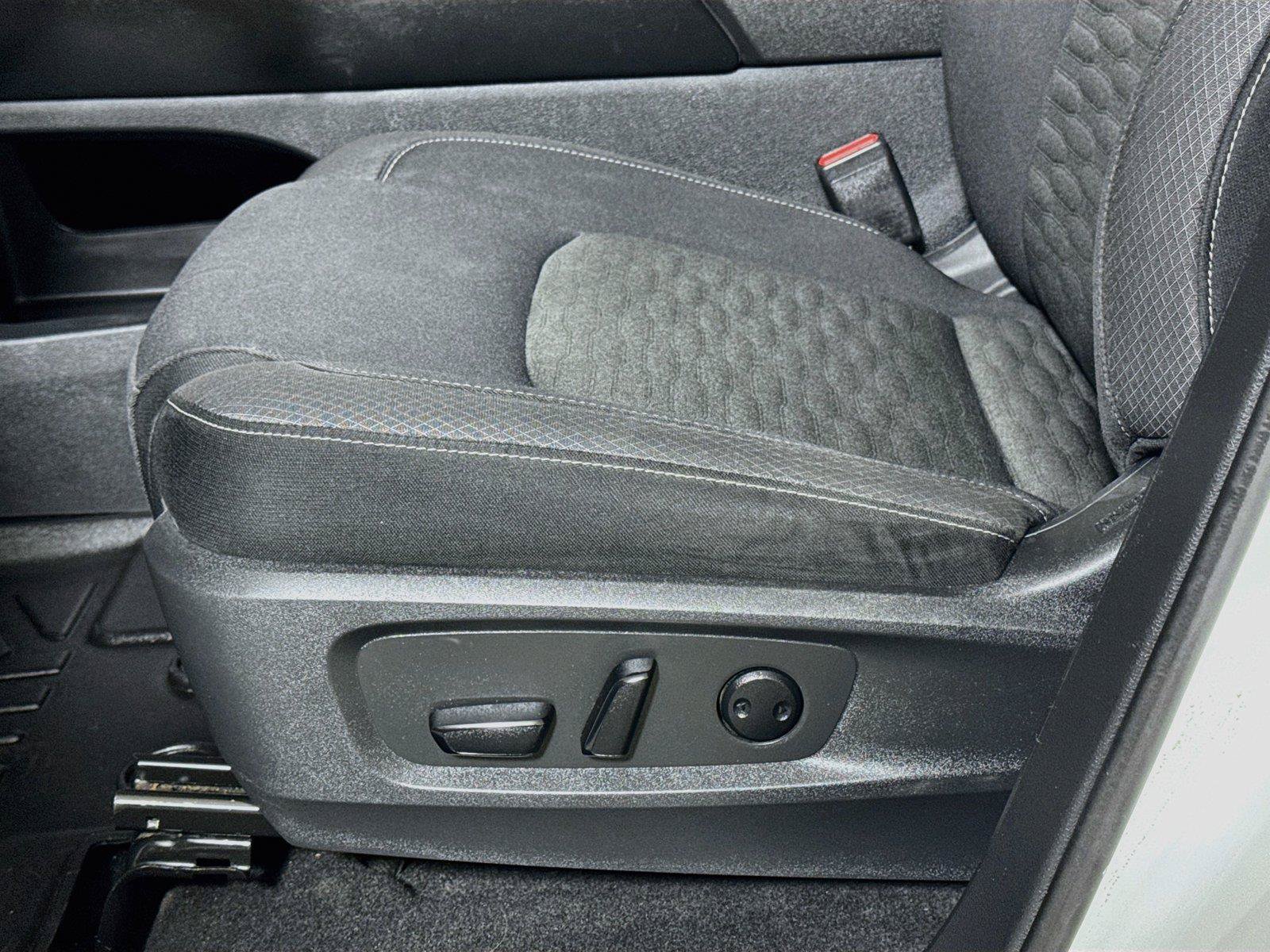 Used 2022 Nissan Pathfinder SV FWD image 16