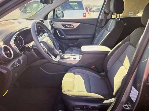 Used 2025 Chevrolet Blazer LT FWD image 11