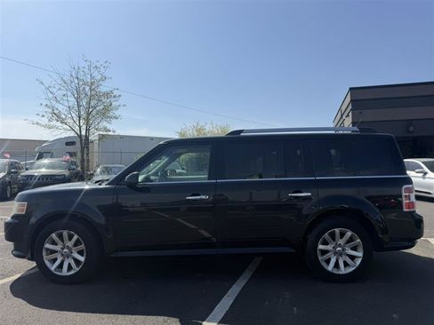 Used 2010 Ford Flex SEL FWD image 2