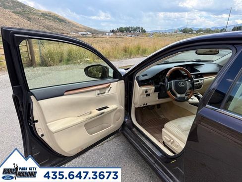 Used 2013 Lexus ES 300h w/ Luxury Pkg FWD image 12