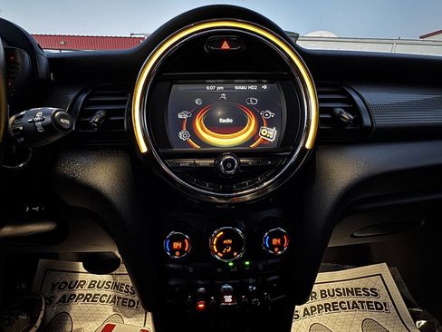 Used 2017 MINI Cooper 4-Door Hardtop image 16