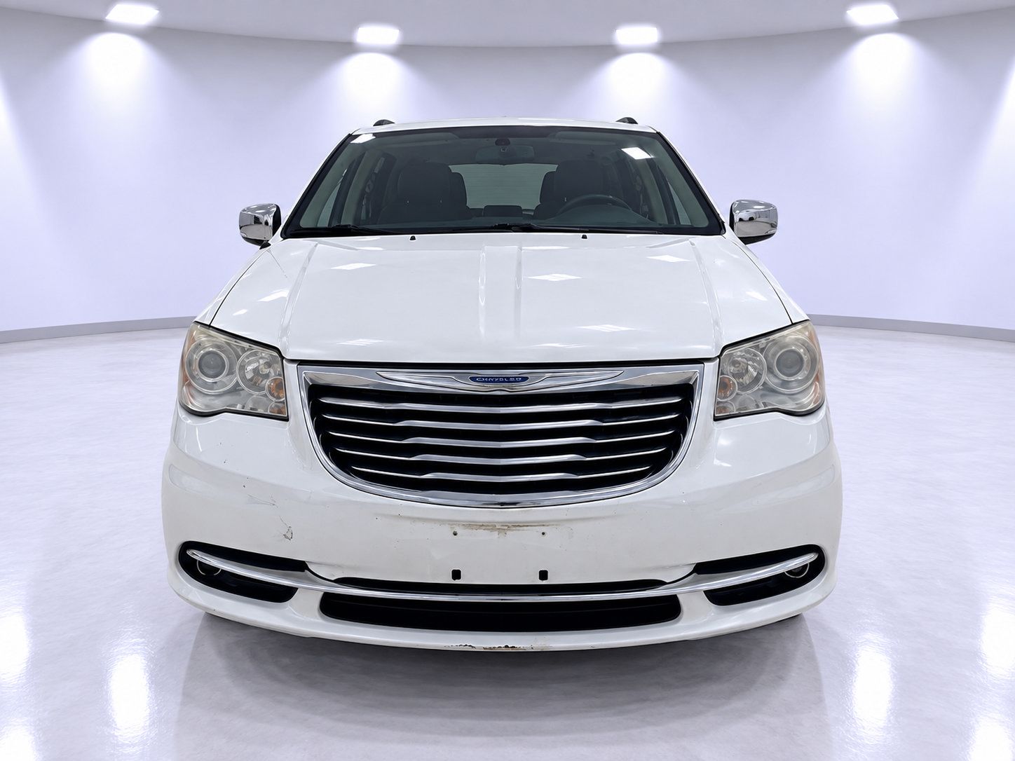 Used 2013 Chrysler Town & Country Limited FWD image 7