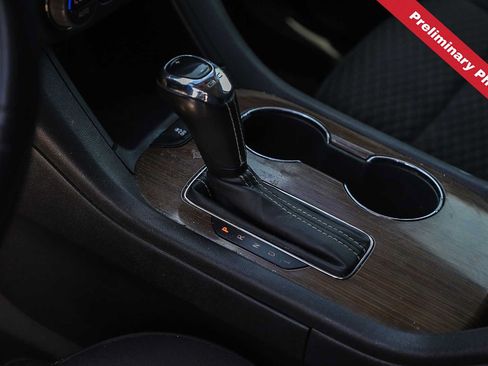 Used 2019 GMC Acadia SLE FWD image 17