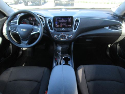 Used 2025 Chevrolet Malibu LT image 13