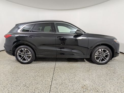 Certified 2025 Audi Q5 Prestige image 8