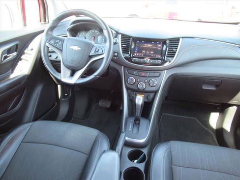 Certified 2022 Chevrolet Trax LT w/ LT Convenience Package image 24