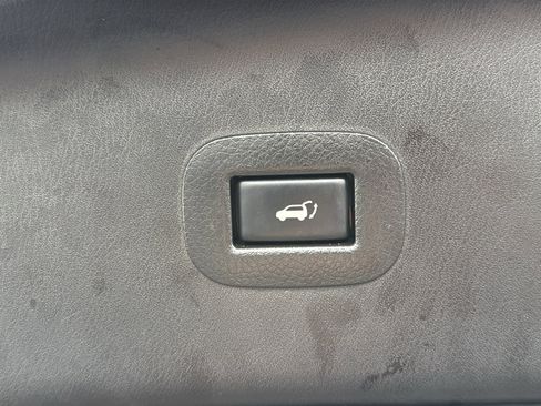 Used 2020 Nissan Armada SL image 25