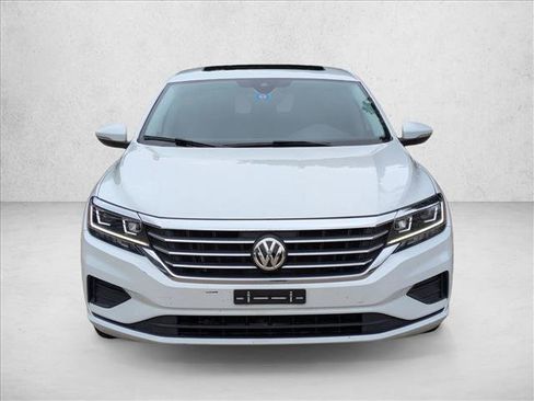 Used 2022 Volkswagen Passat 2.0T SE FWD image 2