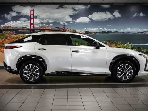 Used 2024 Lexus RZ 300e Premium w/ Technology Package image 4