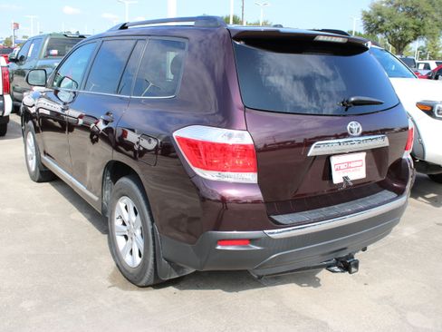 Used 2012 Toyota Highlander SE FWD image 5