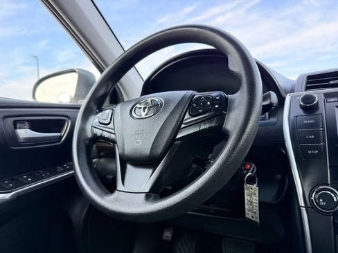 Used 2017 Toyota Camry LE FWD image 9