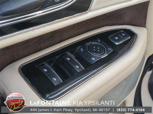 Used 2019 Lincoln Navigator Reserve image 13