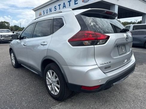 Used 2020 Nissan Rogue SV FWD image 2