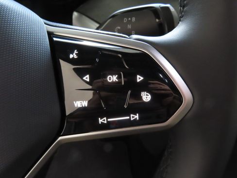 New 2025 Volkswagen ID. Buzz Pro S Plus AWD/4WD image 15