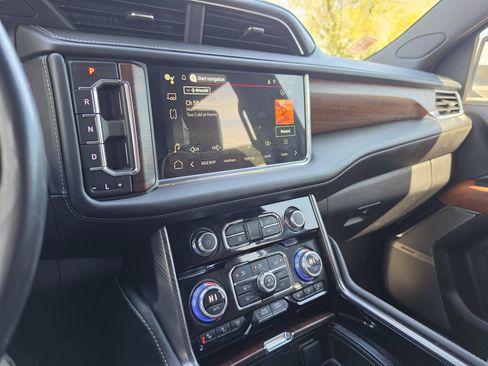 Used 2023 GMC Yukon XL Denali Ultimate AWD/4WD image 27