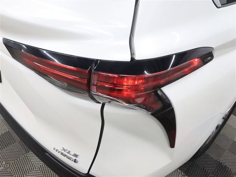 Used 2021 Toyota Sienna XLE w/ XLE Plus Package AWD/4WD image 12