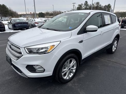 Used 2019 Ford Escape SE image 3