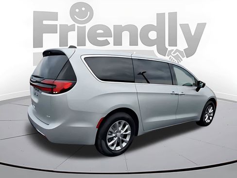 New 2026 Chrysler Pacifica Select image 5