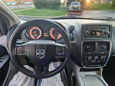 Used 2014 Dodge Grand Caravan SXT image 19