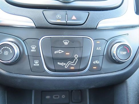 Used 2022 Chevrolet Equinox LT AWD/4WD image 16