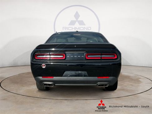 Used 2023 Dodge Challenger SXT image 4