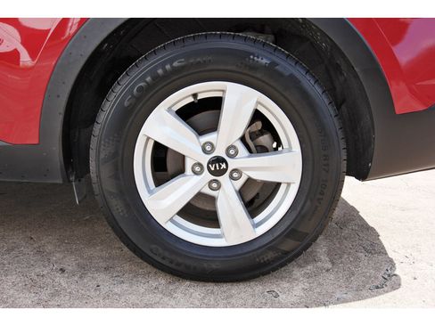 Used 2021 Kia Sorento LX FWD image 32