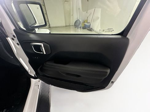 Used 2022 Jeep Wrangler Sahara w/ Safety Group image 32