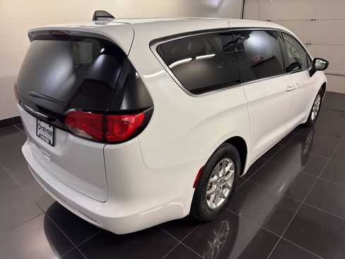 Used 2024 Chrysler Voyager LX FWD image 6