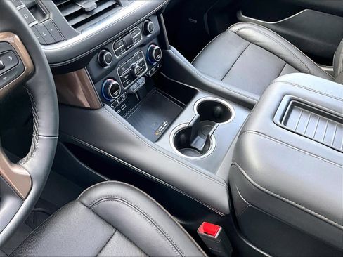 Used 2024 Chevrolet Suburban High Country image 21