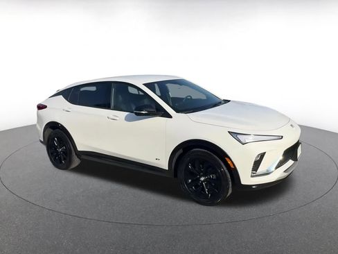 Used 2025 Buick Envista Sport Touring image 2