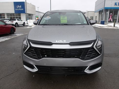 Used 2023 Kia Sportage LX image 2
